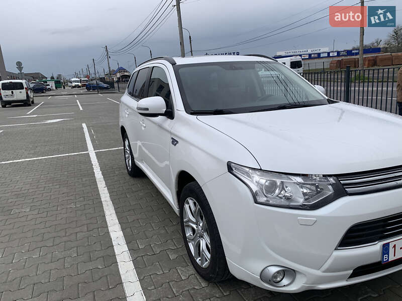 Внедорожник / Кроссовер Mitsubishi Outlander 2014 в Ивано-Франковске