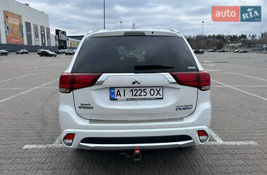 Внедорожник / Кроссовер Mitsubishi Outlander 2017 в 