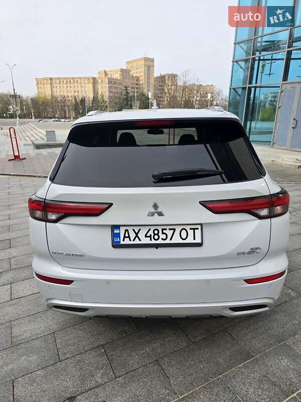 Позашляховик / Кросовер Mitsubishi Outlander 2023 в Харкові