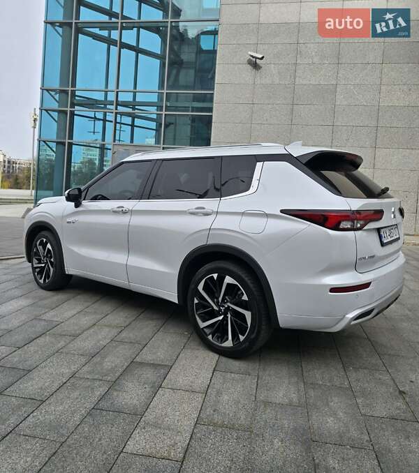Позашляховик / Кросовер Mitsubishi Outlander 2023 в Харкові