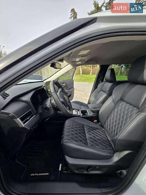 Позашляховик / Кросовер Mitsubishi Outlander 2023 в Харкові