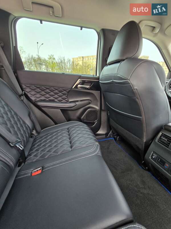 Позашляховик / Кросовер Mitsubishi Outlander 2023 в Харкові