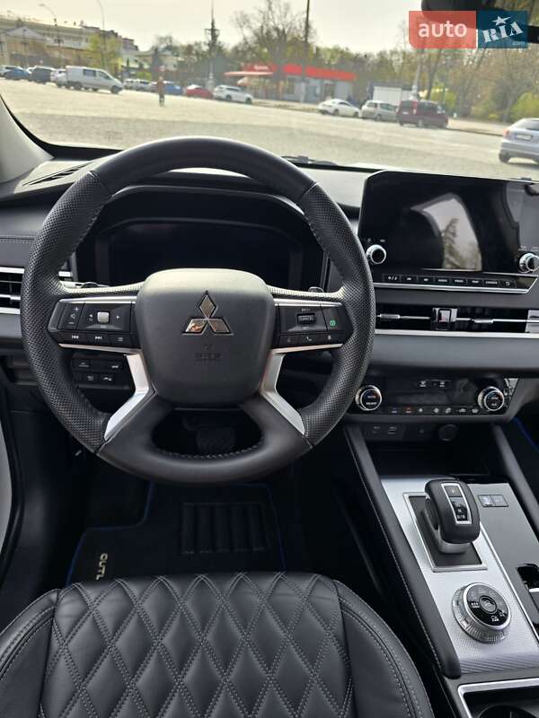 Позашляховик / Кросовер Mitsubishi Outlander 2023 в Харкові