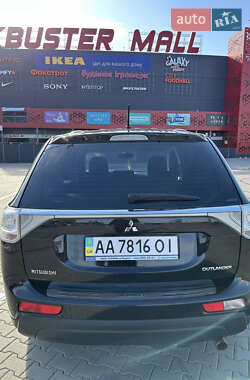 Внедорожник / Кроссовер Mitsubishi Outlander 2014 в 