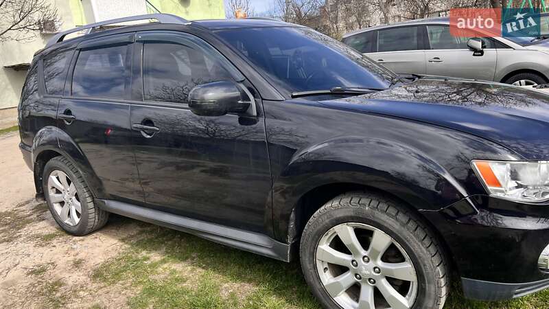 Позашляховик / Кросовер Mitsubishi Outlander 2010 в Каневі