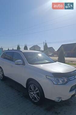 Внедорожник / Кроссовер Mitsubishi Outlander 2012 в 