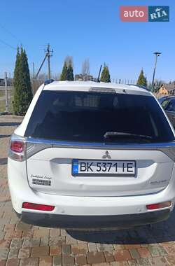 Внедорожник / Кроссовер Mitsubishi Outlander 2012 в 