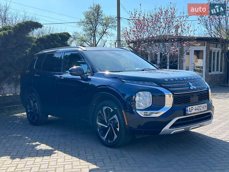 Позашляховик / Кросовер Mitsubishi Outlander 2022 в Запоріжжі