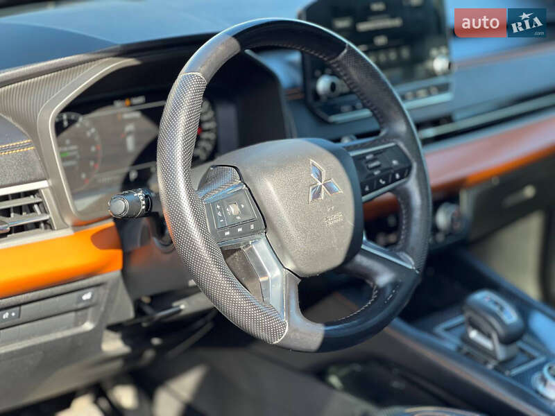 Позашляховик / Кросовер Mitsubishi Outlander 2022 в Запоріжжі
