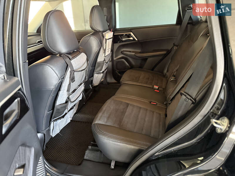 Позашляховик / Кросовер Mitsubishi Outlander 2023 в Львові