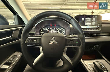 Внедорожник / Кроссовер Mitsubishi Outlander 2023 в 