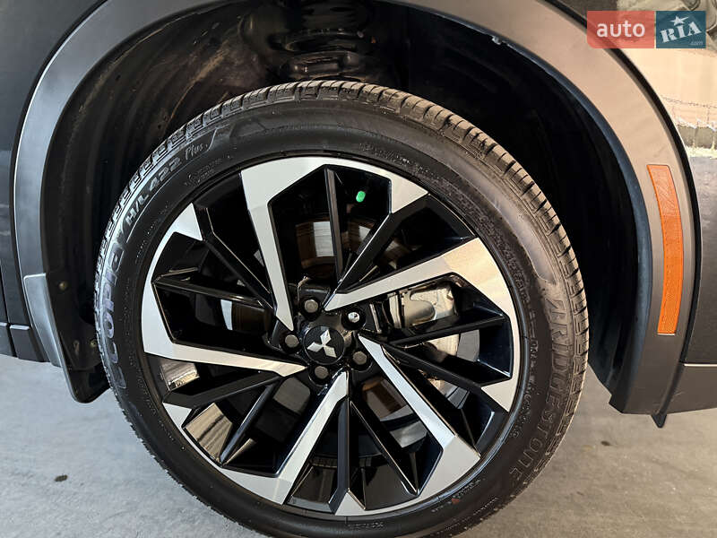 Позашляховик / Кросовер Mitsubishi Outlander 2023 в Львові