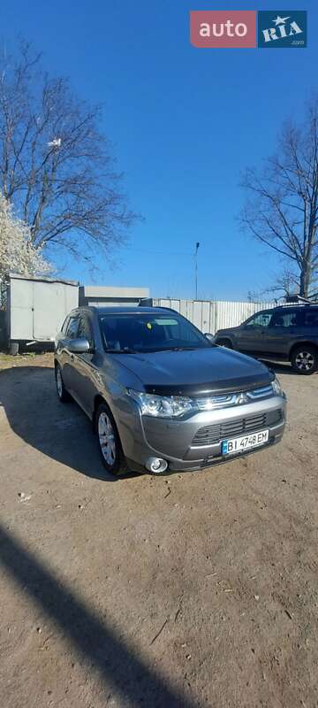 Позашляховик / Кросовер Mitsubishi Outlander 2012 в Полтаві