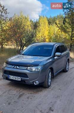 Внедорожник / Кроссовер Mitsubishi Outlander 2012 в 