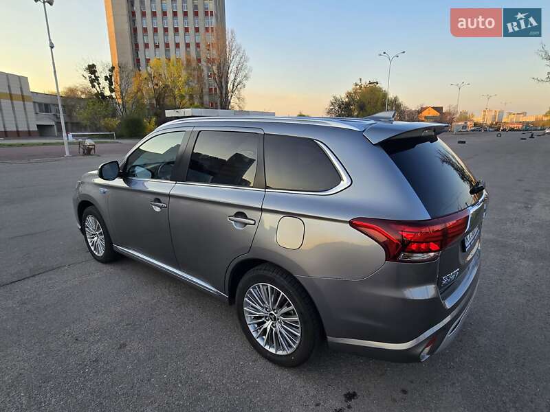 Внедорожник / Кроссовер Mitsubishi Outlander 2021 в Харькове