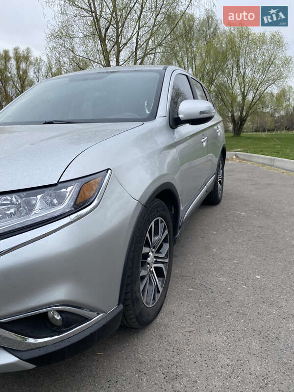 Позашляховик / Кросовер Mitsubishi Outlander 2018 в Борисполі