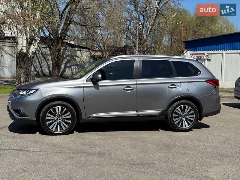 Позашляховик / Кросовер Mitsubishi Outlander 2019 в Запоріжжі