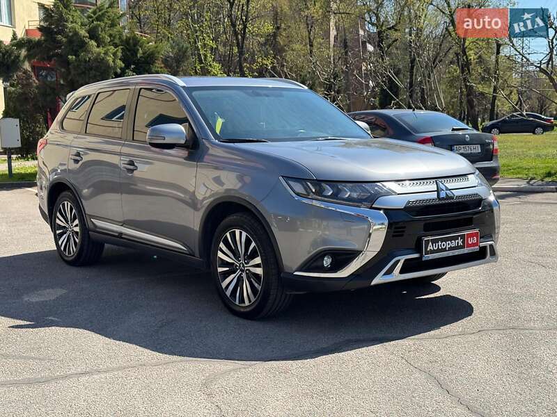 Позашляховик / Кросовер Mitsubishi Outlander 2019 в Запоріжжі