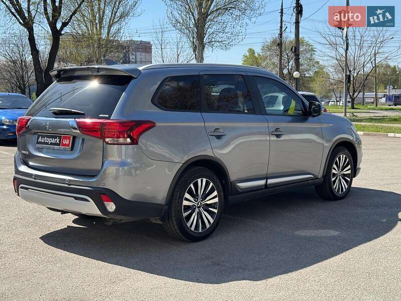 Позашляховик / Кросовер Mitsubishi Outlander 2019 в Запоріжжі