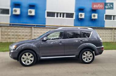 Внедорожник / Кроссовер Mitsubishi Outlander 2010 в 