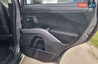 Внедорожник / Кроссовер Mitsubishi Outlander 2010 в 