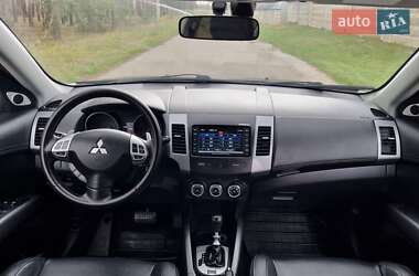 Внедорожник / Кроссовер Mitsubishi Outlander 2010 в 
