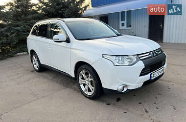 Внедорожник / Кроссовер Mitsubishi Outlander 2013 в 