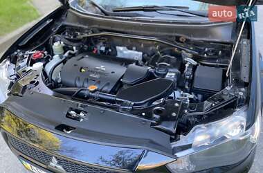 Внедорожник / Кроссовер Mitsubishi Outlander 2010 в 