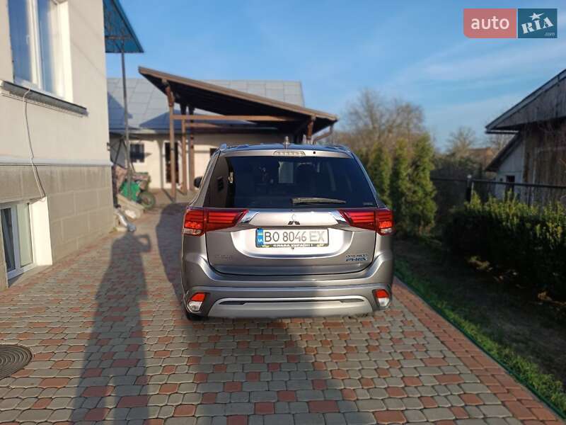 Позашляховик / Кросовер Mitsubishi Outlander 2018 в Тернополі