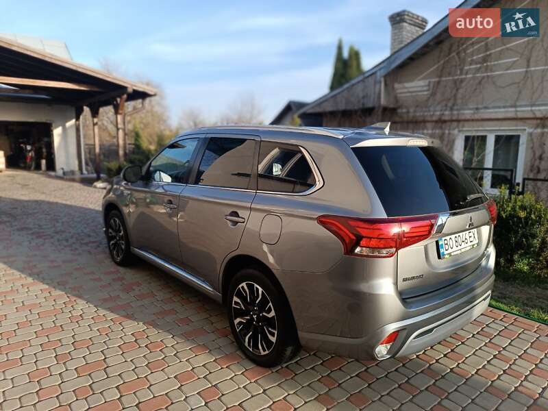 Позашляховик / Кросовер Mitsubishi Outlander 2018 в Тернополі