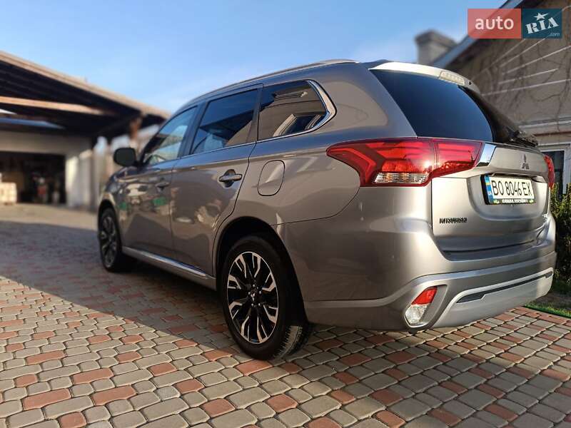 Позашляховик / Кросовер Mitsubishi Outlander 2018 в Тернополі