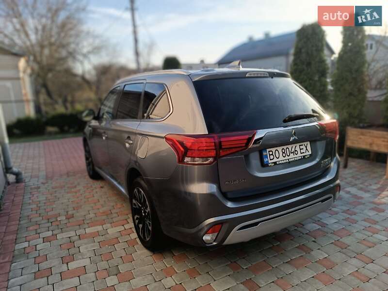 Позашляховик / Кросовер Mitsubishi Outlander 2018 в Тернополі