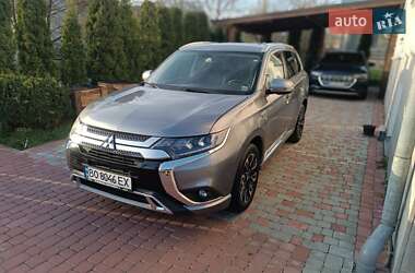 Позашляховик / Кросовер Mitsubishi Outlander 2018 в Тернополі