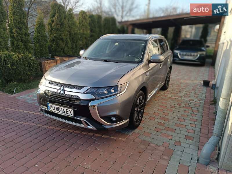 Позашляховик / Кросовер Mitsubishi Outlander 2018 в Тернополі