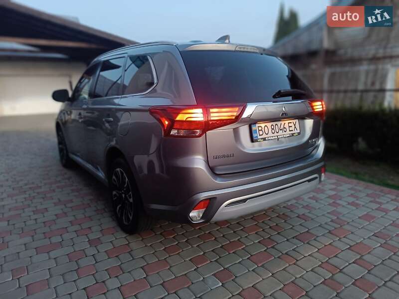 Позашляховик / Кросовер Mitsubishi Outlander 2018 в Тернополі