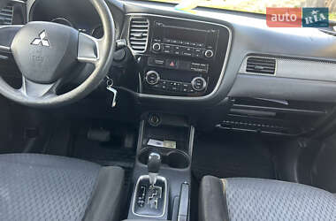 Позашляховик / Кросовер Mitsubishi Outlander 2012 в 