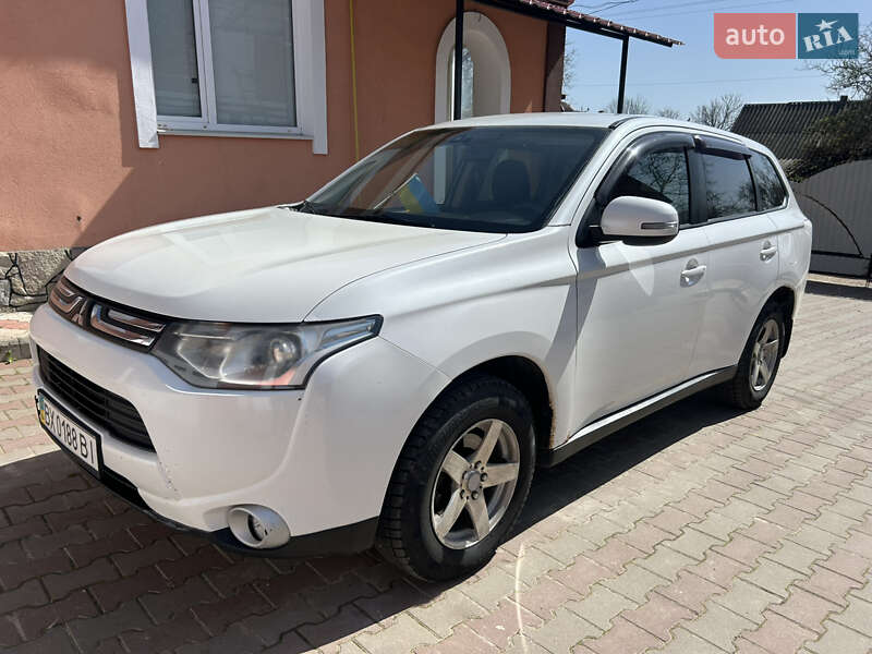 Позашляховик / Кросовер Mitsubishi Outlander 2012 в 
