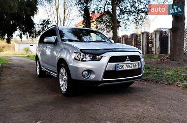 Внедорожник / Кроссовер Mitsubishi Outlander 2012 в Дубно