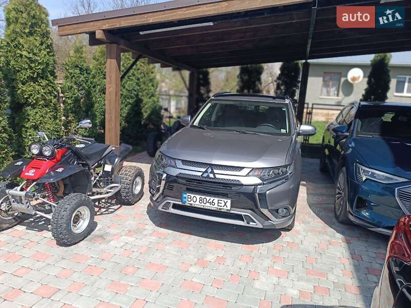 Позашляховик / Кросовер Mitsubishi Outlander 2018 в Тернополі