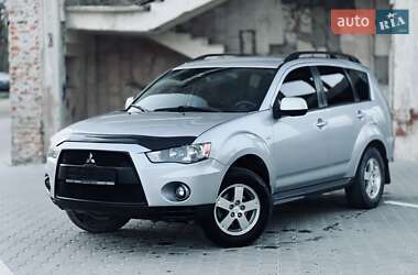 Внедорожник / Кроссовер Mitsubishi Outlander 2011 в 