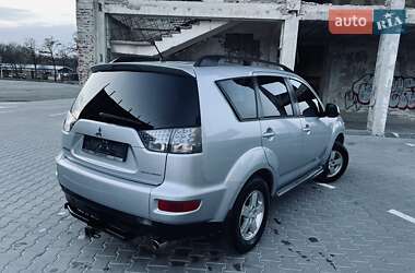 Внедорожник / Кроссовер Mitsubishi Outlander 2011 в 