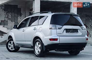 Внедорожник / Кроссовер Mitsubishi Outlander 2011 в 