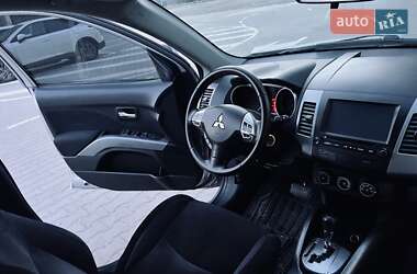 Внедорожник / Кроссовер Mitsubishi Outlander 2011 в 