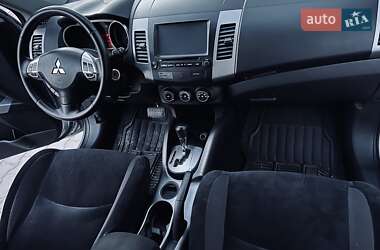Внедорожник / Кроссовер Mitsubishi Outlander 2011 в 
