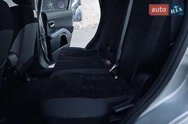 Внедорожник / Кроссовер Mitsubishi Outlander 2011 в 