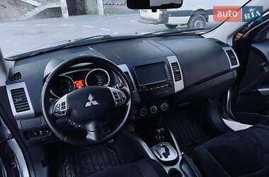 Внедорожник / Кроссовер Mitsubishi Outlander 2011 в 