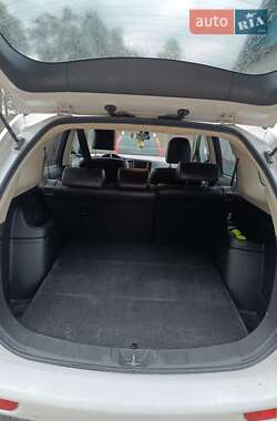 Внедорожник / Кроссовер Mitsubishi Outlander 2012 в 