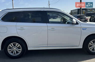 Позашляховик / Кросовер Mitsubishi Outlander 2020 в 