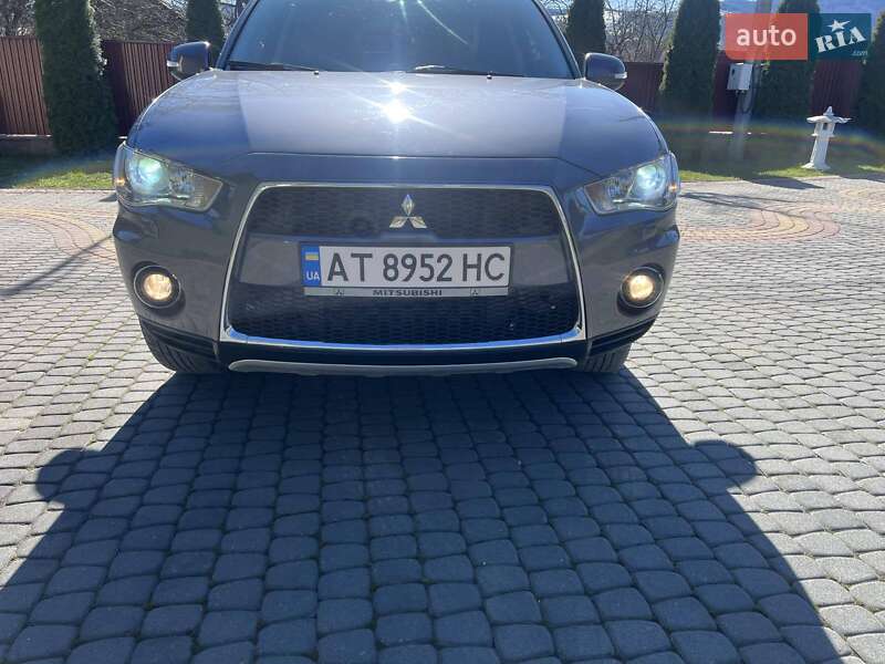 Внедорожник / Кроссовер Mitsubishi Outlander 2010 в Коломые