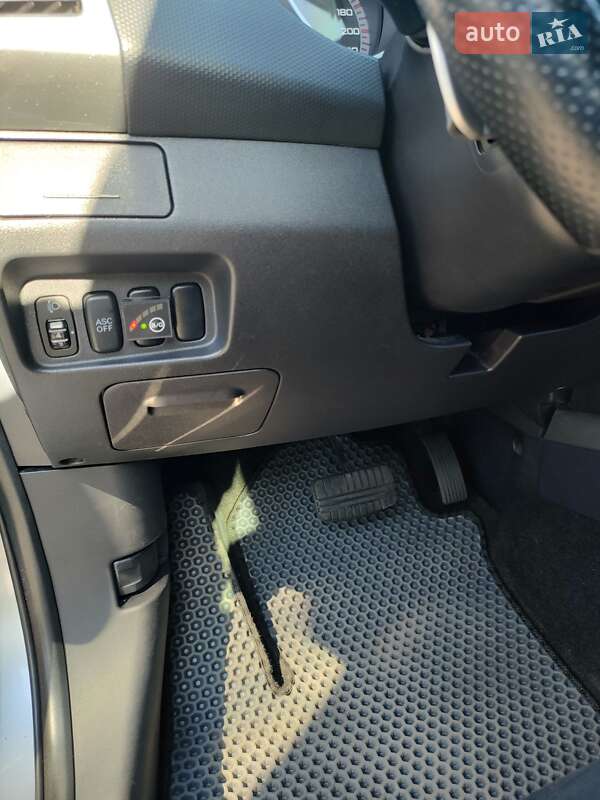 Внедорожник / Кроссовер Mitsubishi Outlander 2007 в Черкассах